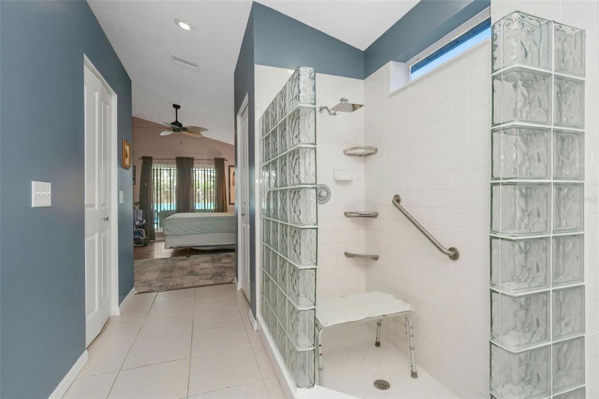 13853 PIMBERTON DRIVE — photo 21 of 47