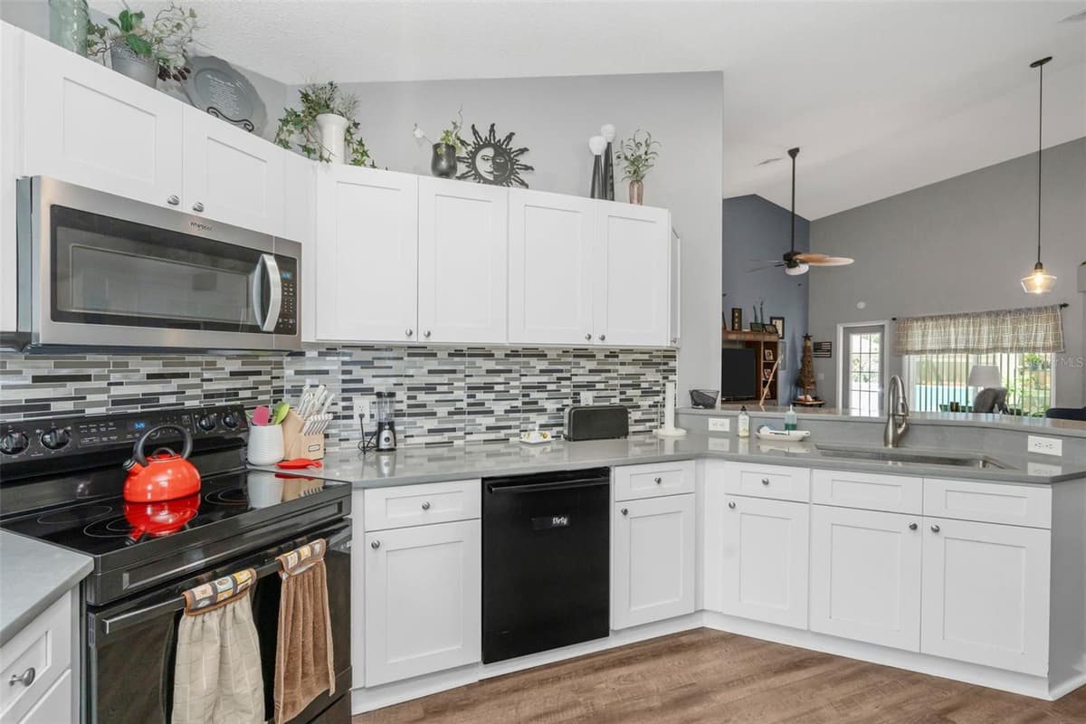 13853 PIMBERTON DRIVE — photo 12 of 47