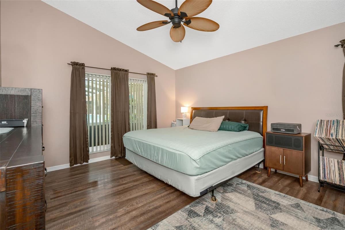 13853 PIMBERTON DRIVE — photo 15 of 47