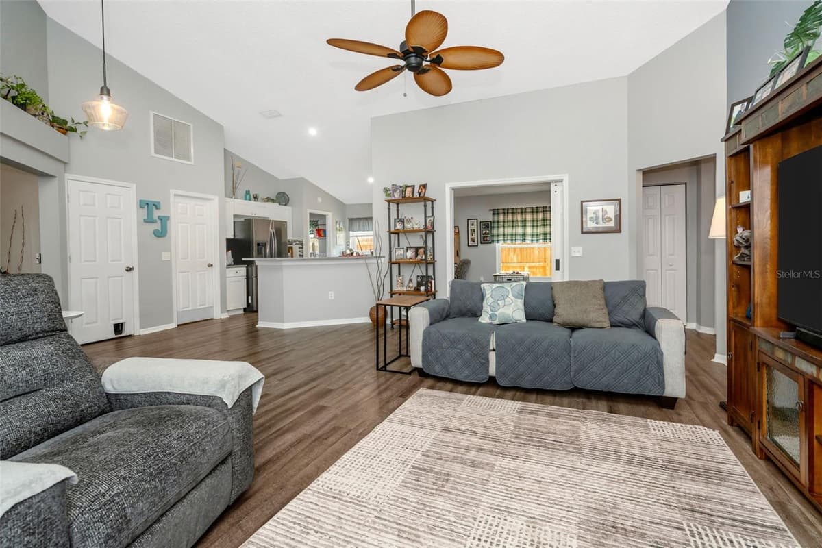 13853 PIMBERTON DRIVE — photo 9 of 47