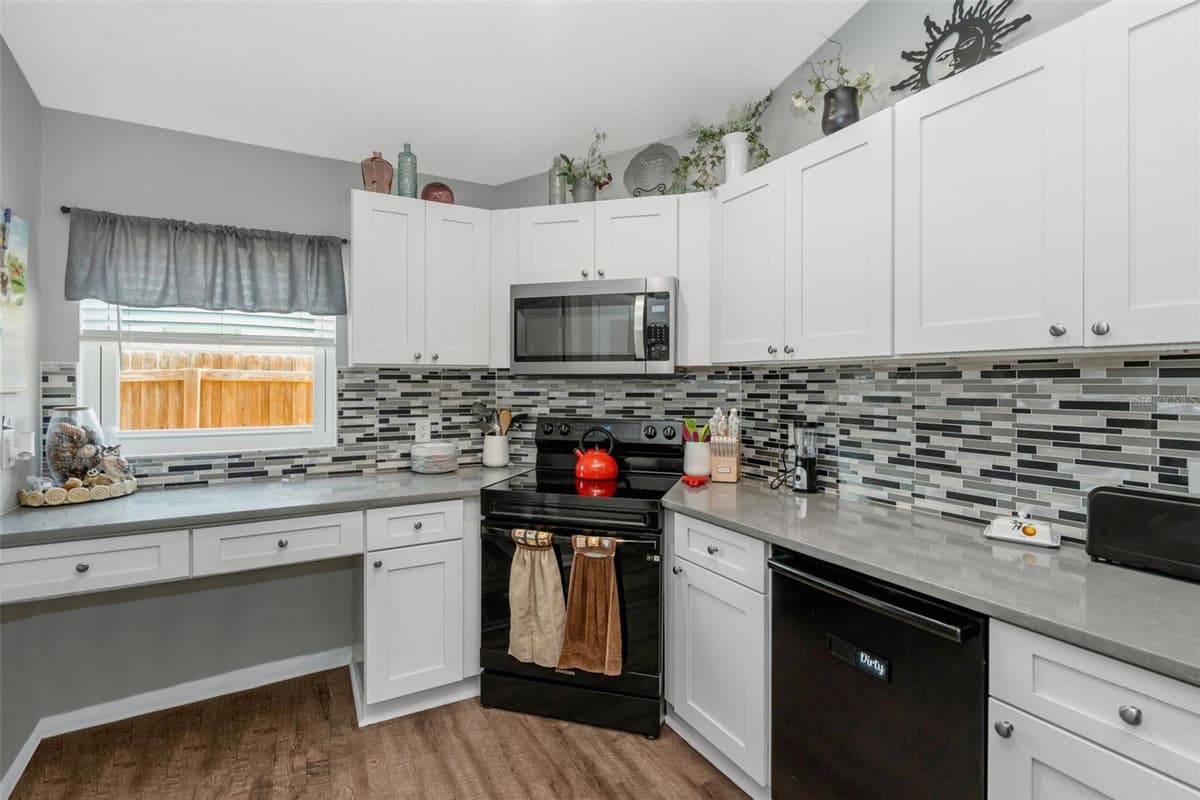 13853 PIMBERTON DRIVE — photo 11 of 47