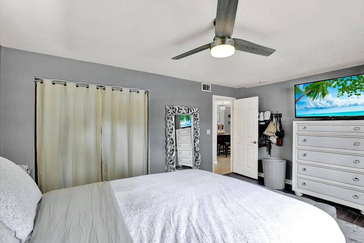 6100 GULFPORT BOULEVARD — photo 14 of 21