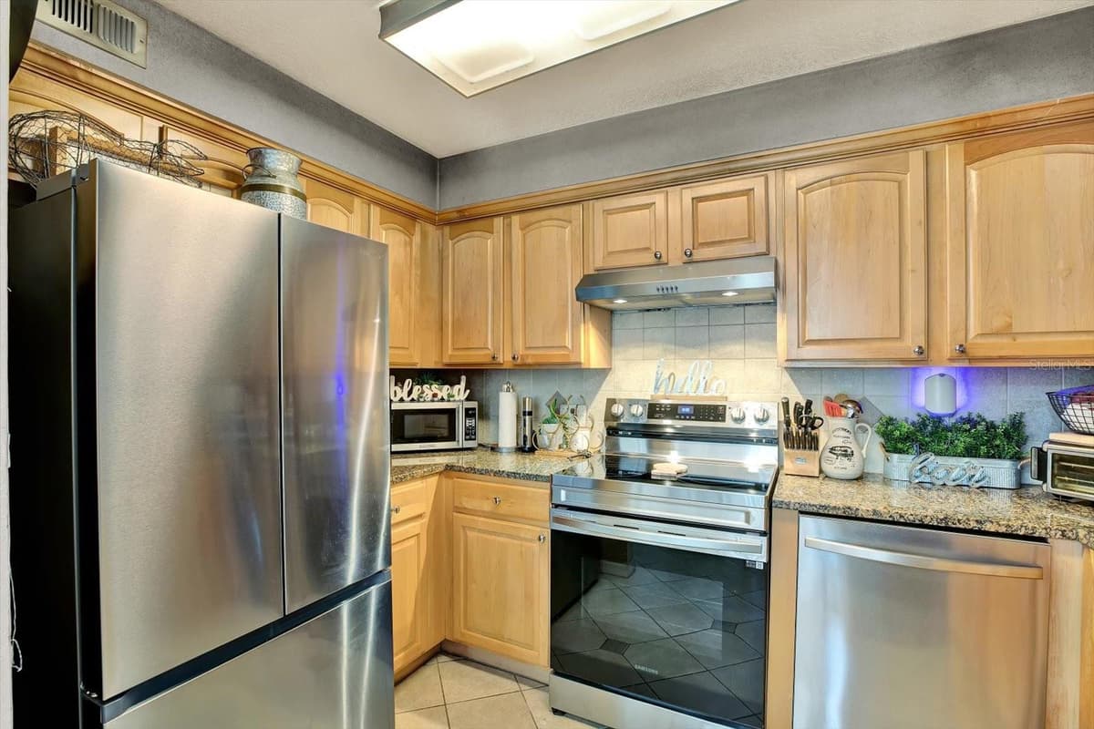 6100 GULFPORT BOULEVARD — photo 10 of 21