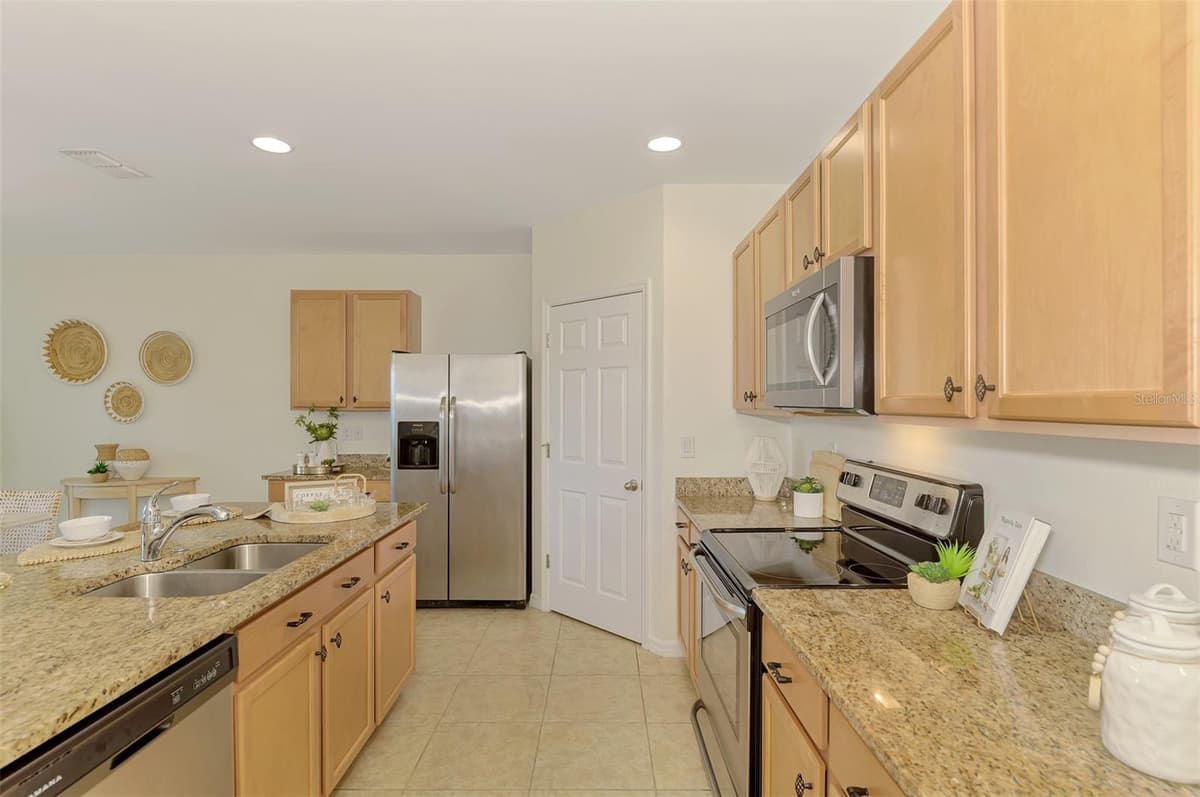8905 EXCELSIOR LOOP — photo 8 of 51