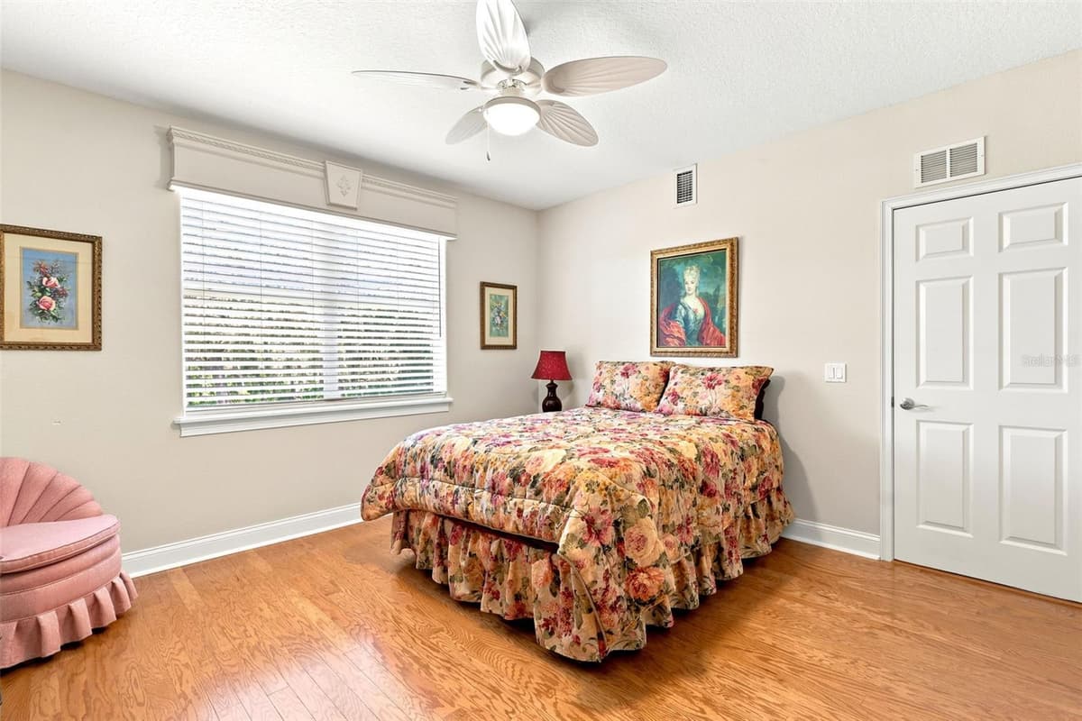 750 ONYX PARKWAY — photo 11 of 34