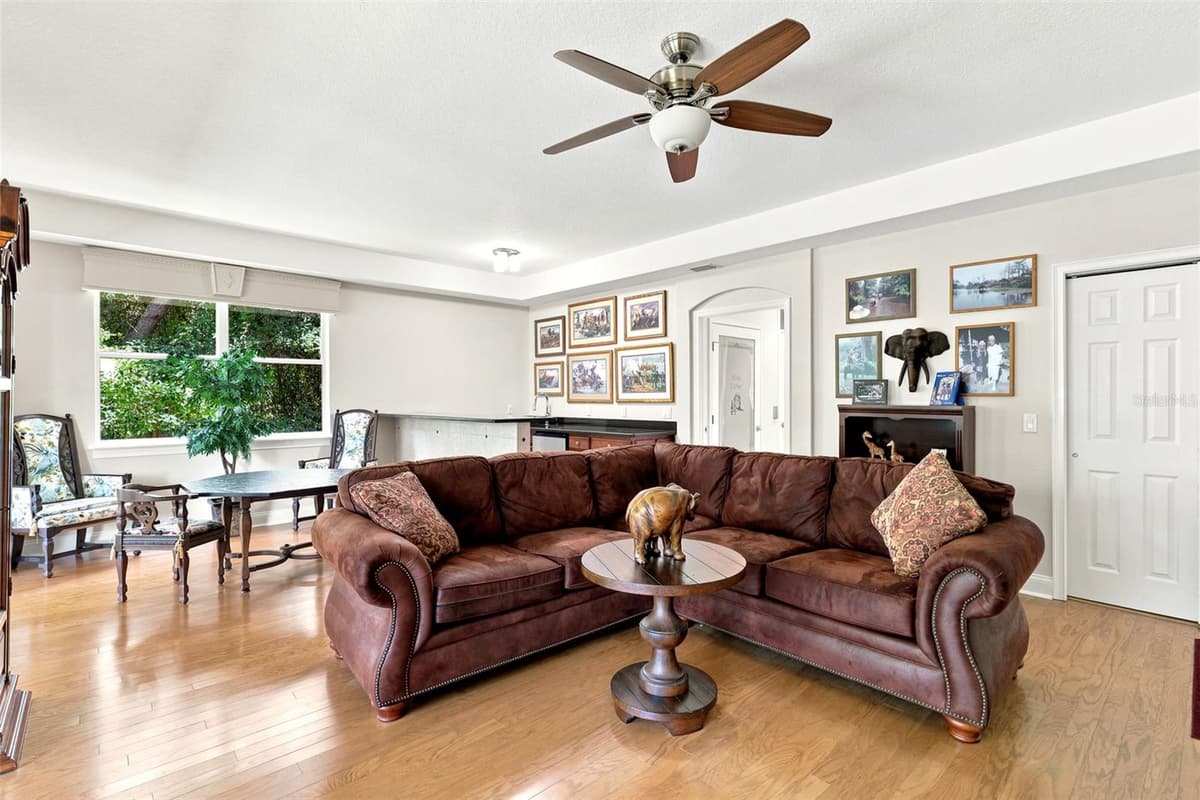 750 ONYX PARKWAY — photo 8 of 34