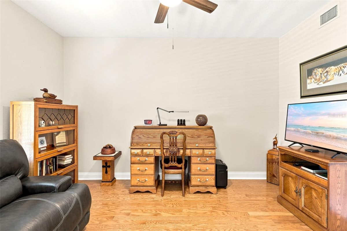 750 ONYX PARKWAY — photo 6 of 34