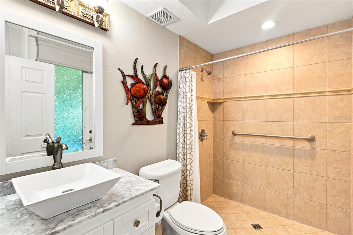 750 ONYX PARKWAY — photo 13 of 34