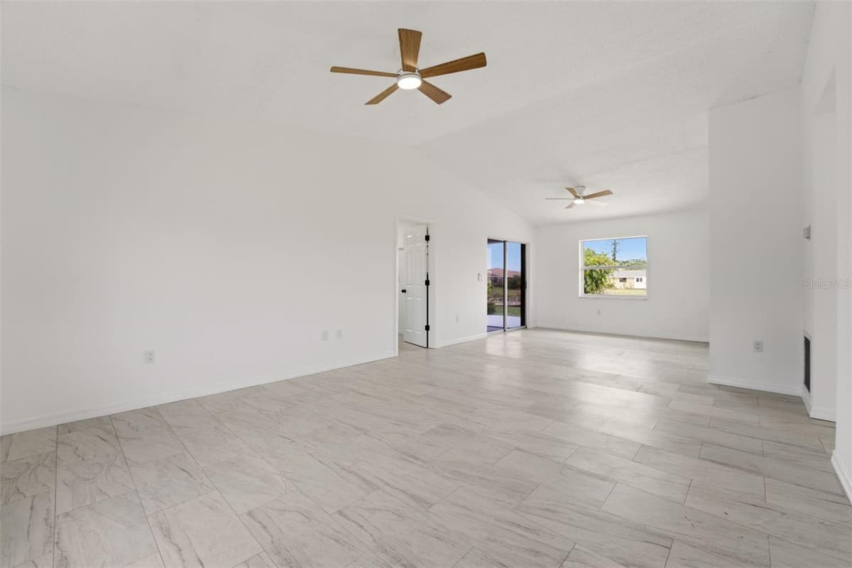 192 ANNAPOLIS LANE — photo 4 of 19