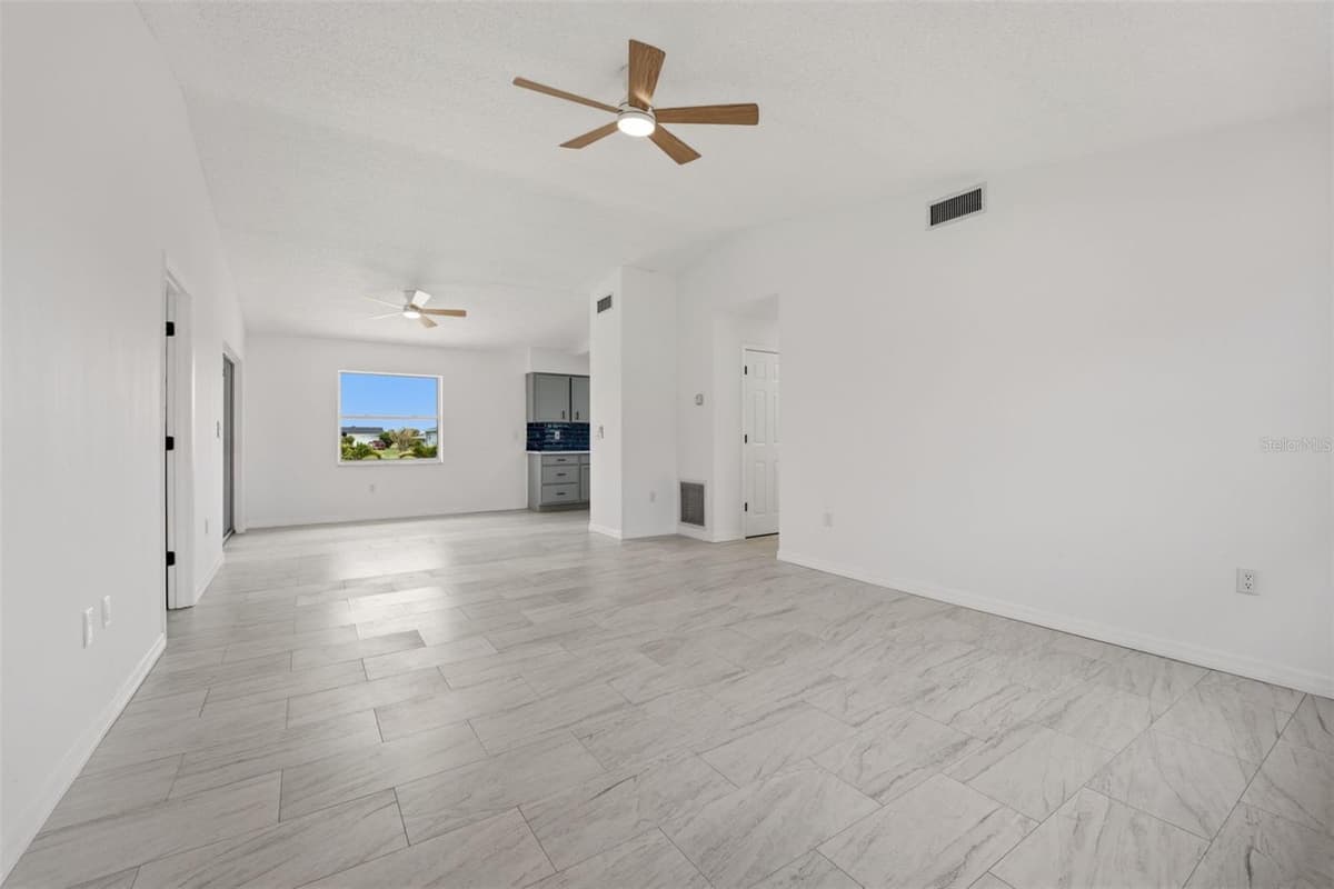 192 ANNAPOLIS LANE — photo 3 of 19