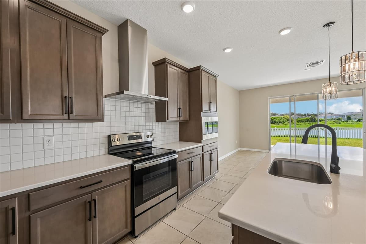 4702 BIRDSONG DRIVE — photo 11 of 51