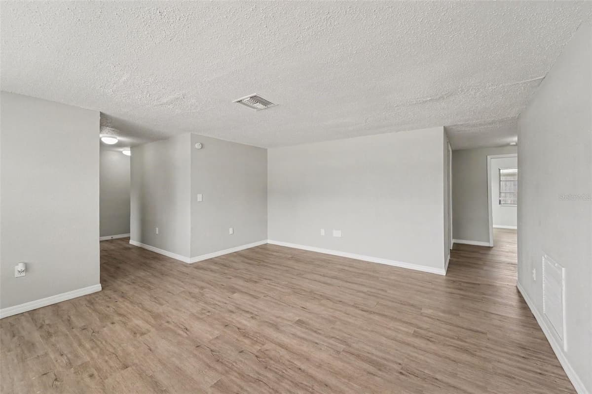 5102 SCHOOL ROAD — photo 4 of 15