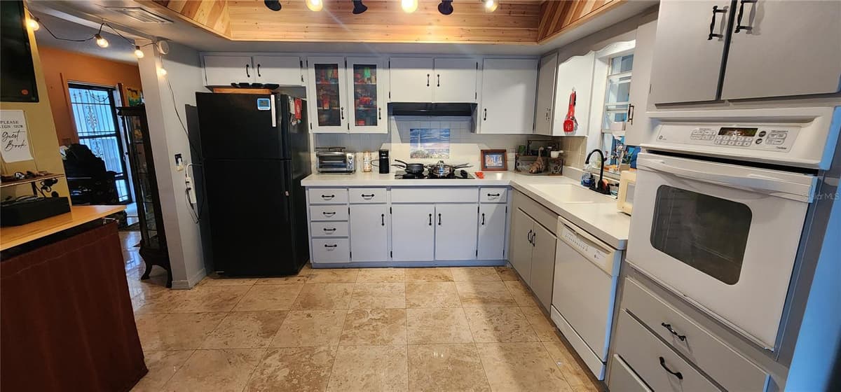 30 FERNHAM LANE — photo 13 of 25