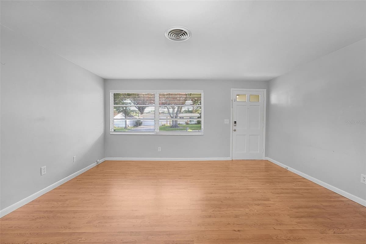 1387 BELLEVUE BOULEVARD — photo 6 of 42