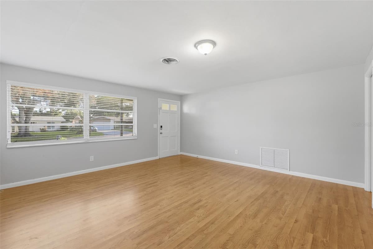 1387 BELLEVUE BOULEVARD — photo 5 of 42