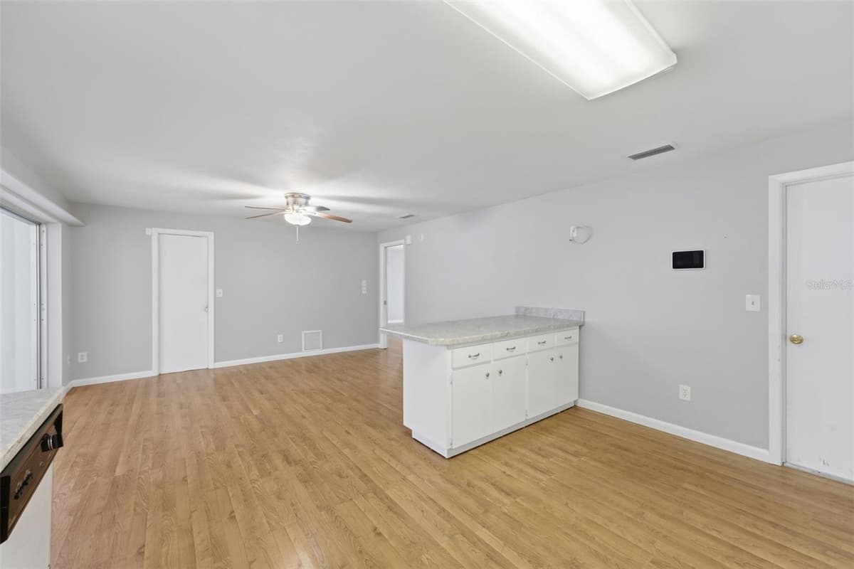 1387 BELLEVUE BOULEVARD — photo 14 of 42