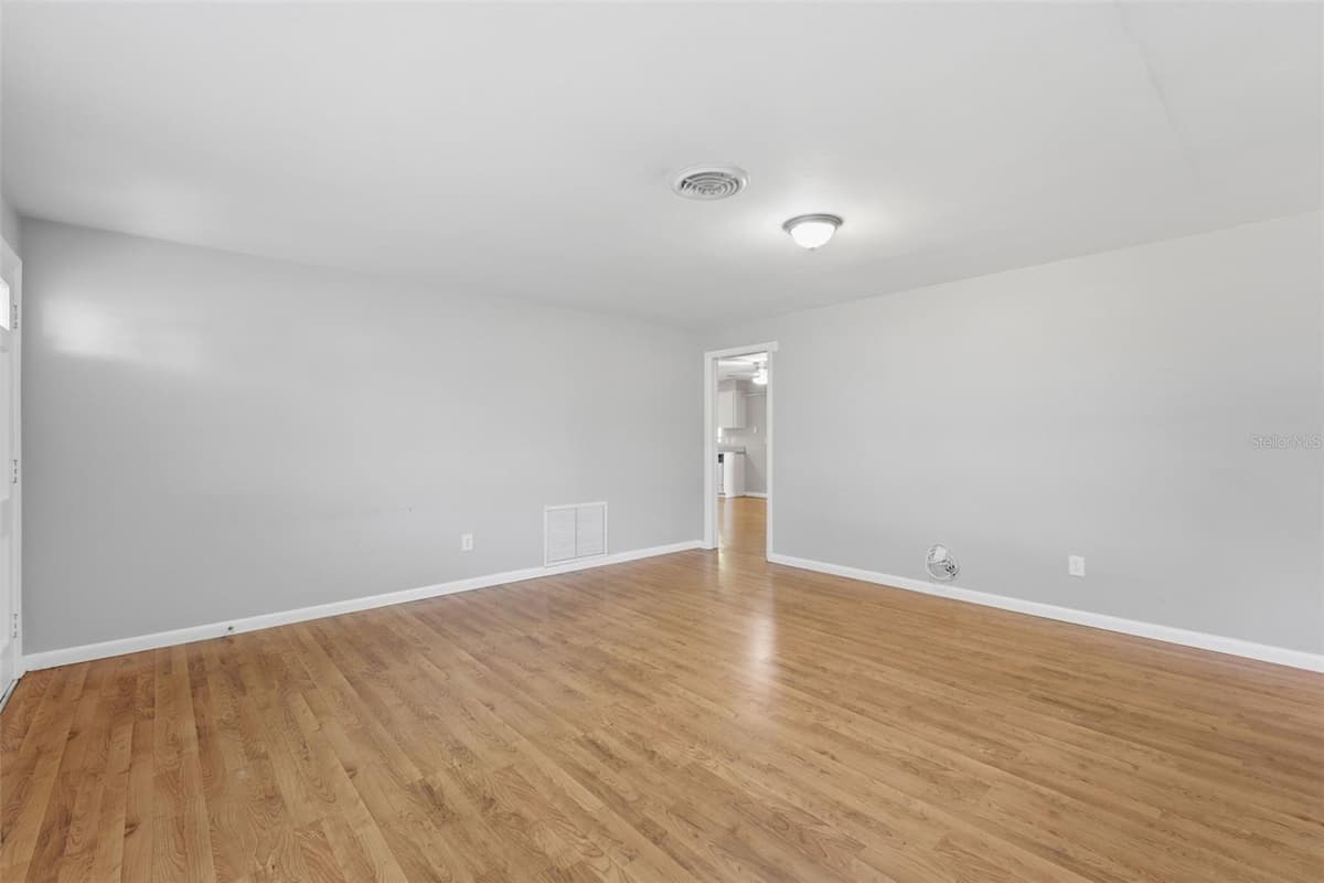 1387 BELLEVUE BOULEVARD — photo 7 of 42