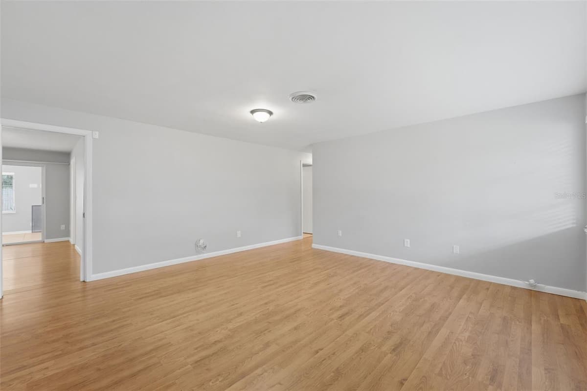 1387 BELLEVUE BOULEVARD — photo 3 of 42