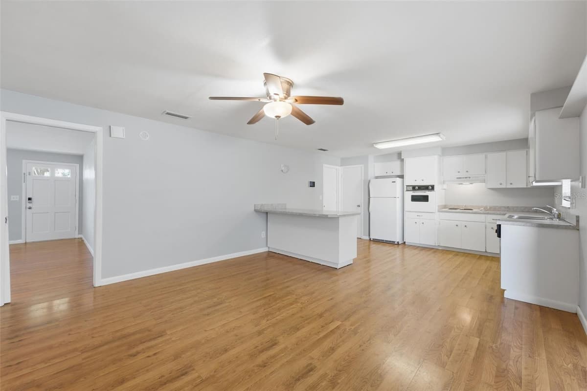 1387 BELLEVUE BOULEVARD — photo 8 of 42