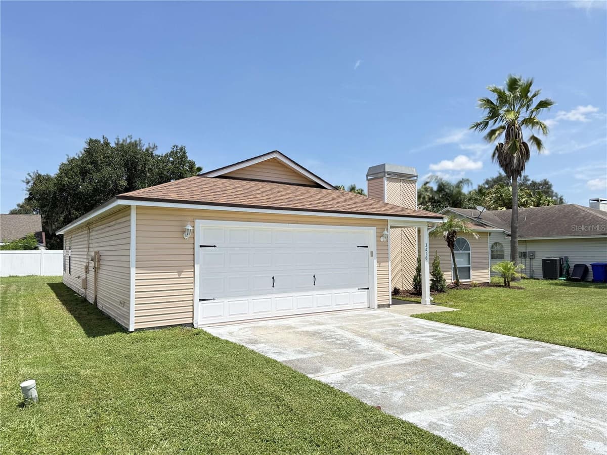 3210 THOROUGHBRED LOOP — photo 3 of 23