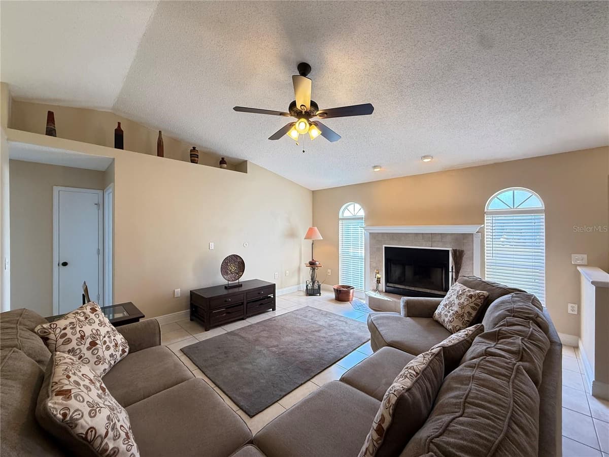 3210 THOROUGHBRED LOOP — photo 5 of 23