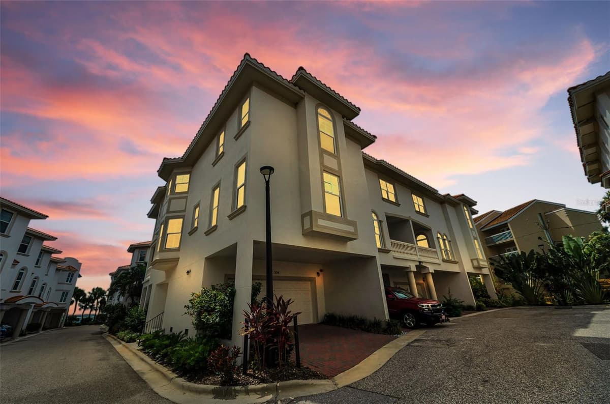 1340 BAYSHORE BOULEVARD — photo 1 of 89
