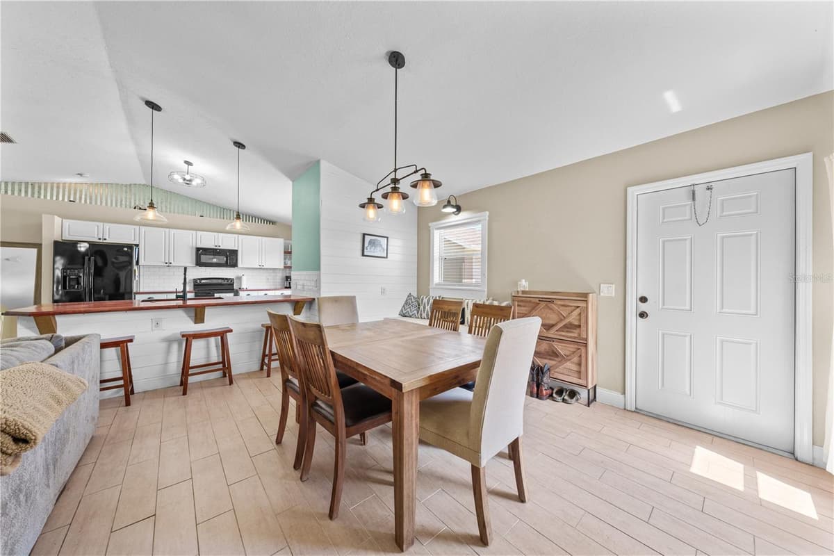 4865 MEADOW DRIVE — photo 14 of 33