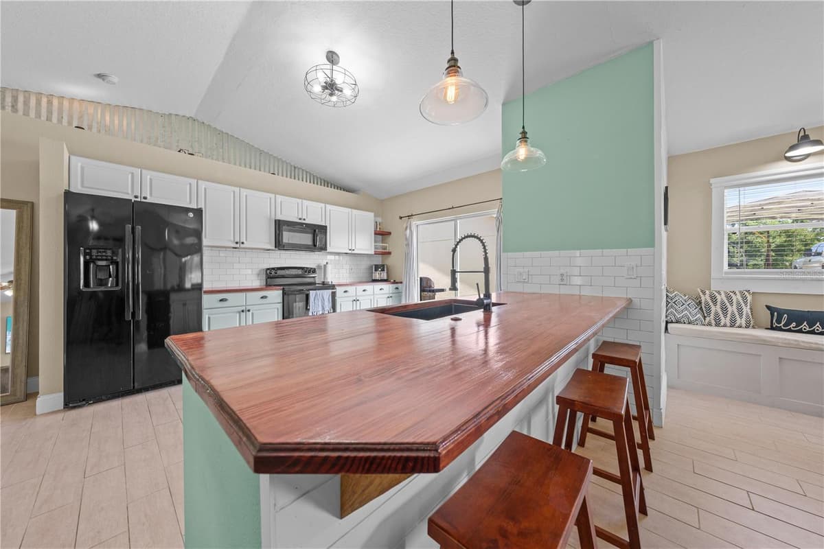 4865 MEADOW DRIVE — photo 6 of 33
