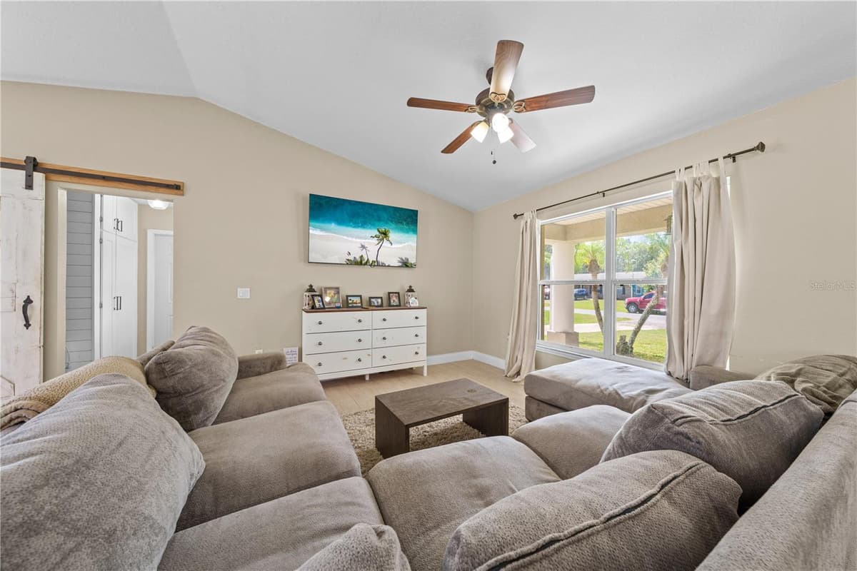 4865 MEADOW DRIVE — photo 12 of 33