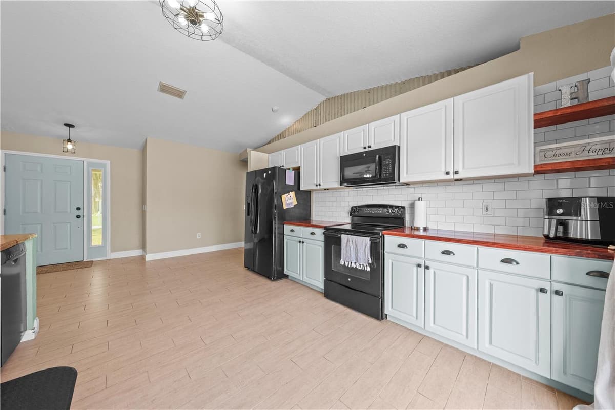 4865 MEADOW DRIVE — photo 7 of 33