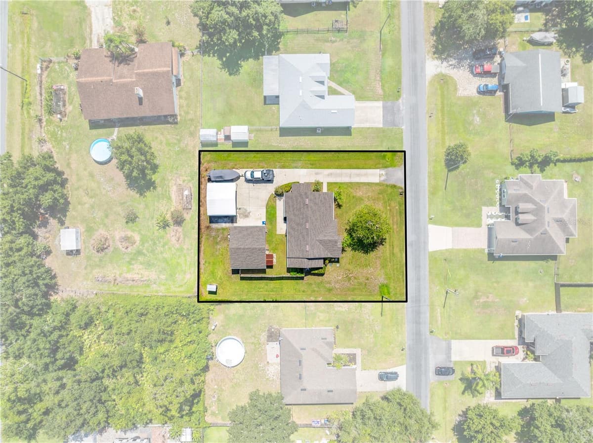 4865 MEADOW DRIVE — photo 3 of 33
