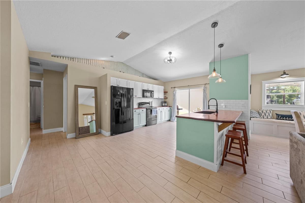 4865 MEADOW DRIVE — photo 5 of 33