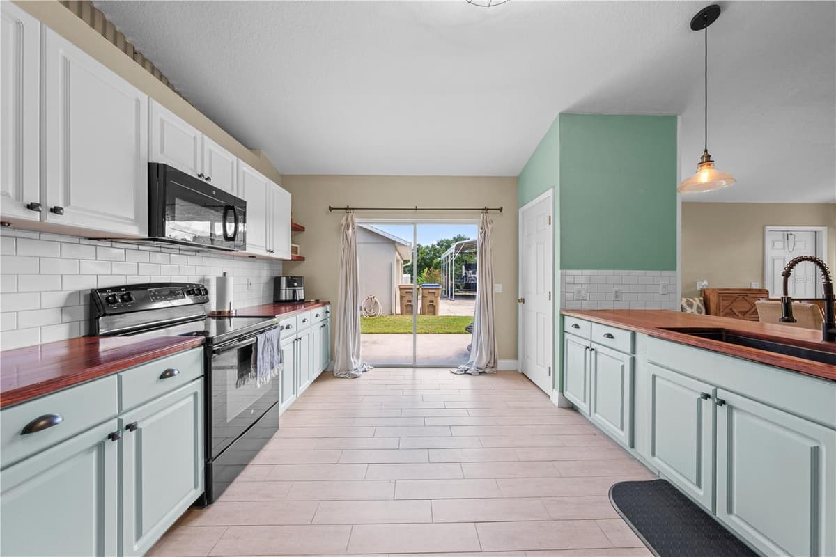 4865 MEADOW DRIVE — photo 4 of 33