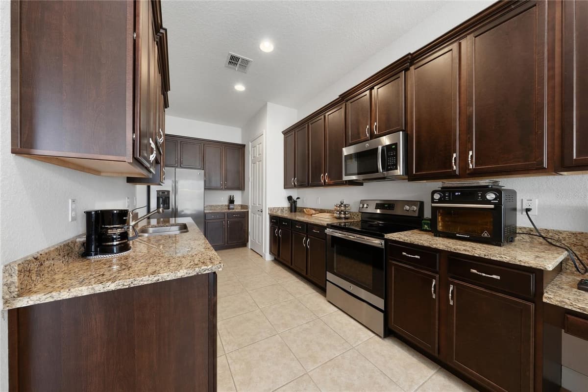 2806 PLYMOUTH PLACE — photo 9 of 43