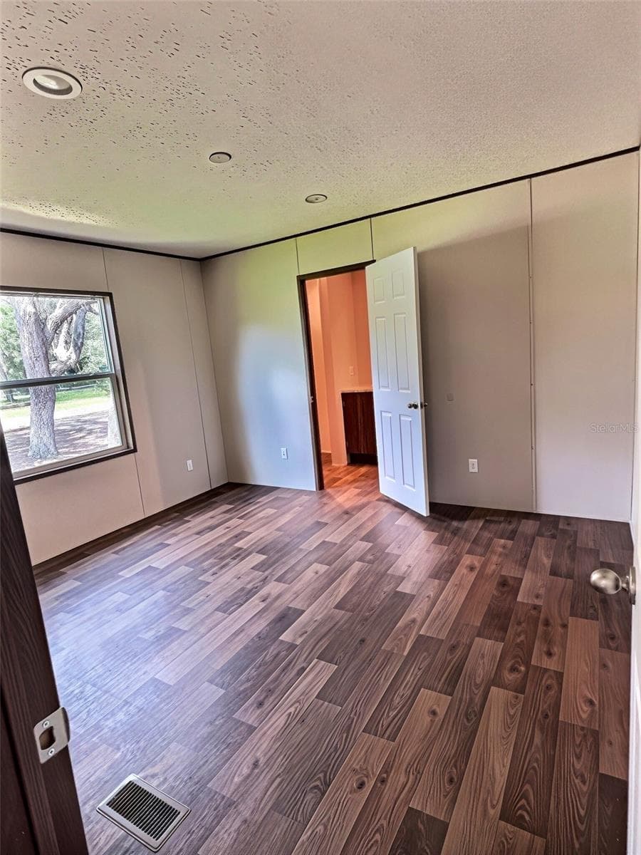13354 TYRONE STREET — photo 13 of 36
