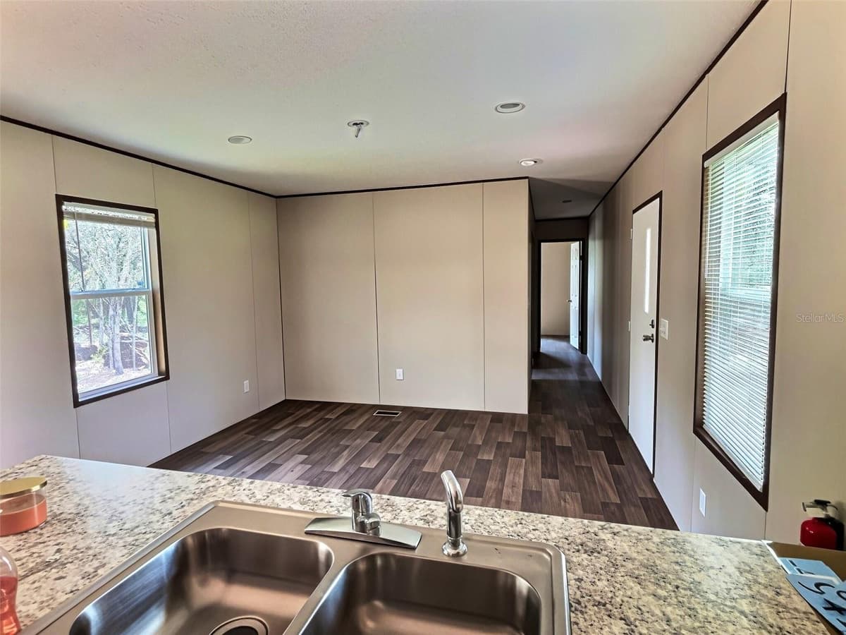 13354 TYRONE STREET — photo 8 of 36