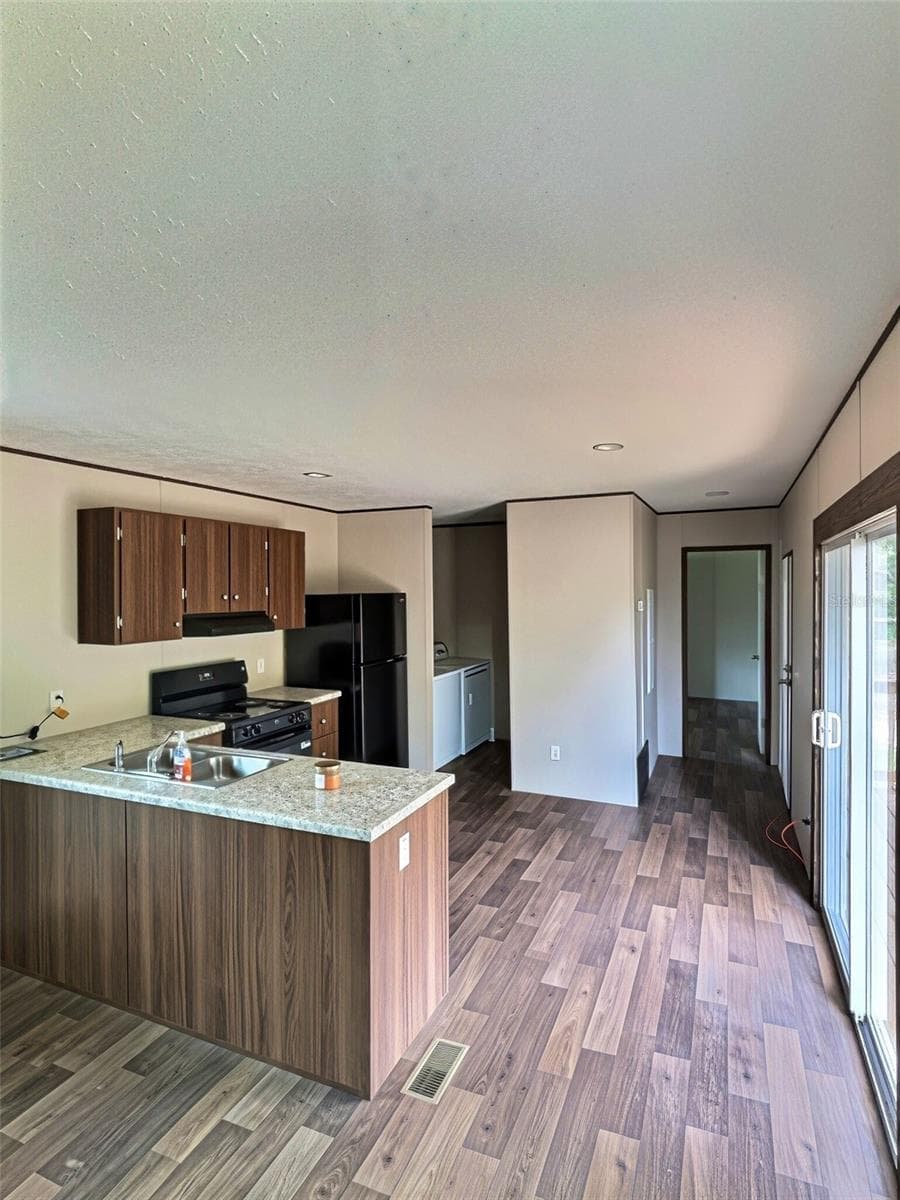 13354 TYRONE STREET — photo 7 of 36