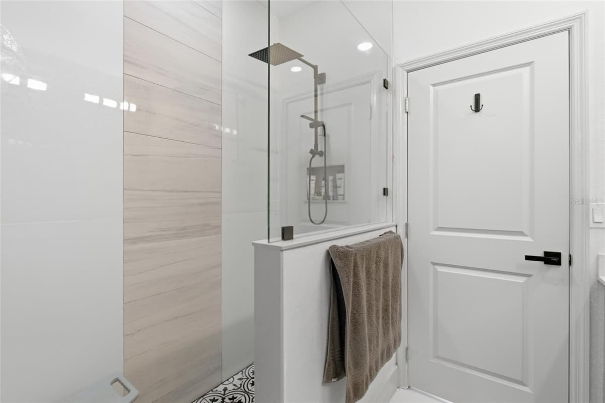 11426 LAKEVIEW DRIVE — photo 15 of 24
