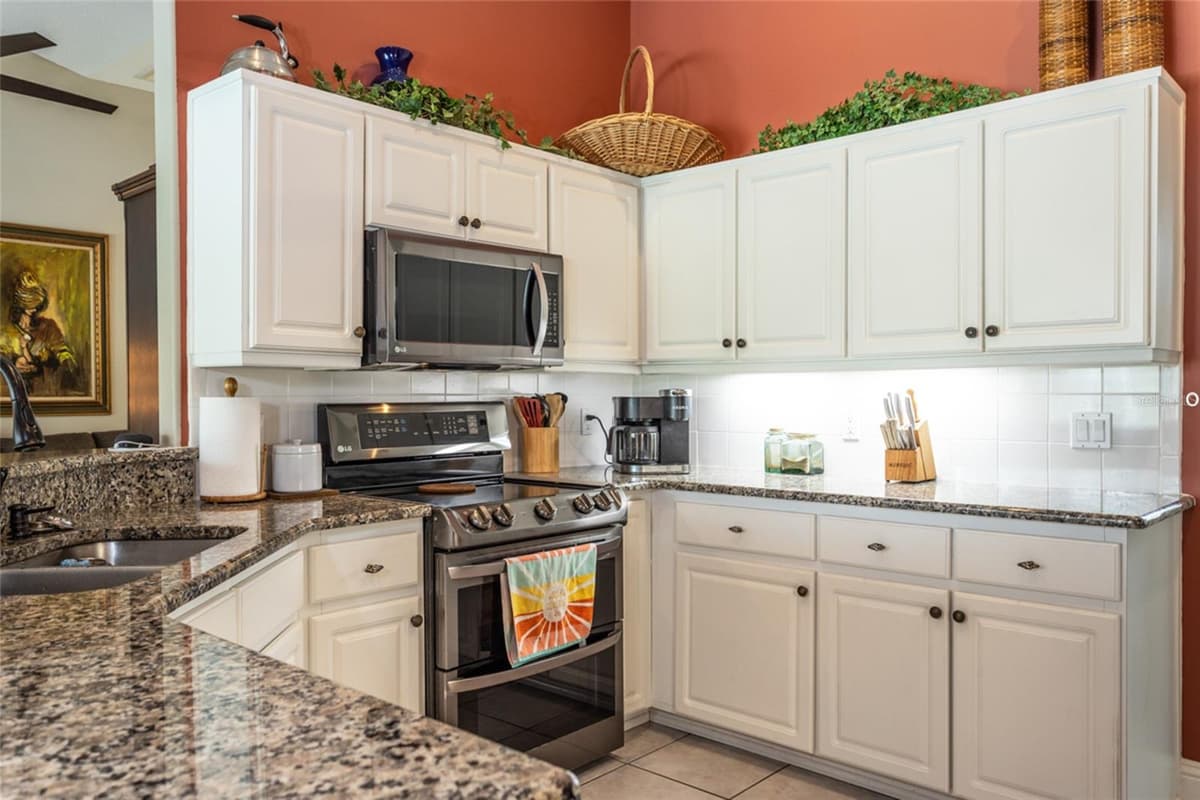 87 EASTWOOD DRIVE — photo 9 of 45