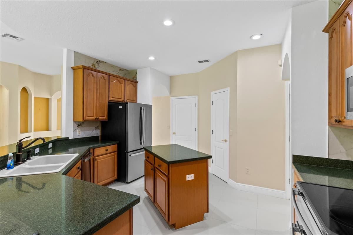 856 TIMBER ISLE DRIVE — photo 11 of 35
