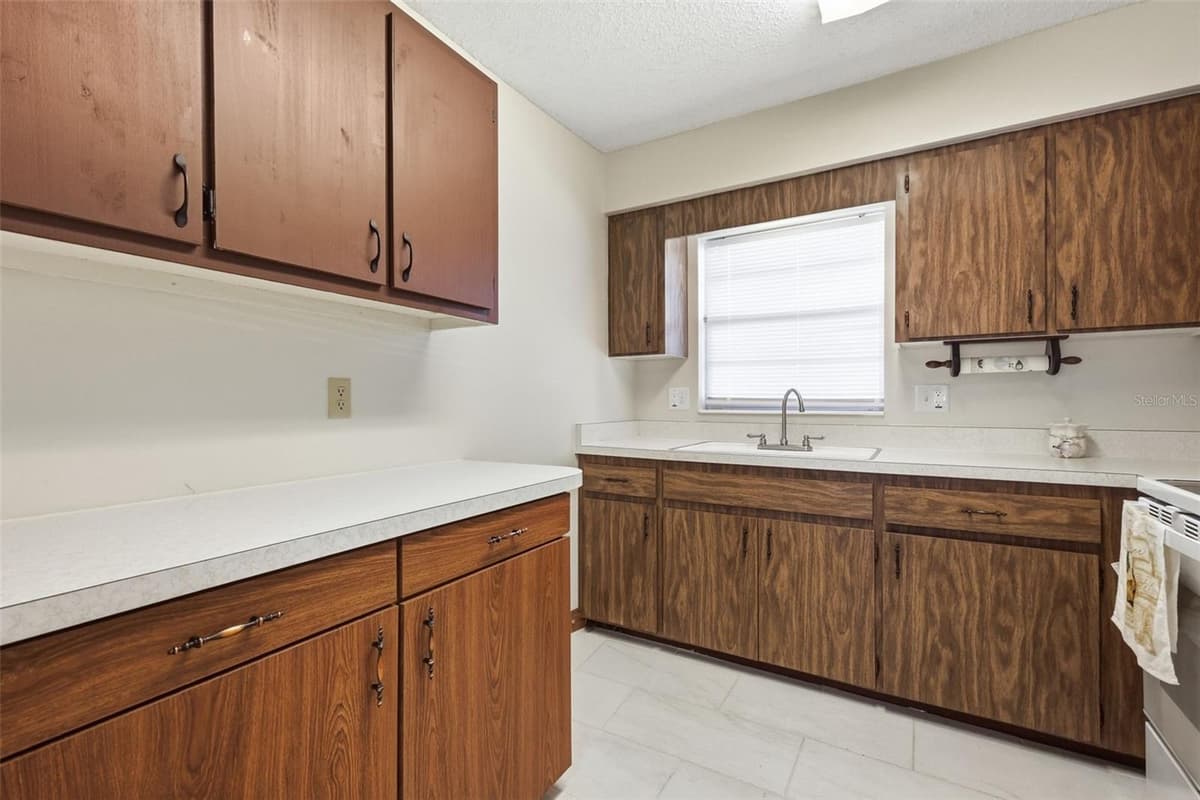 151 HILL AVENUE — photo 10 of 19