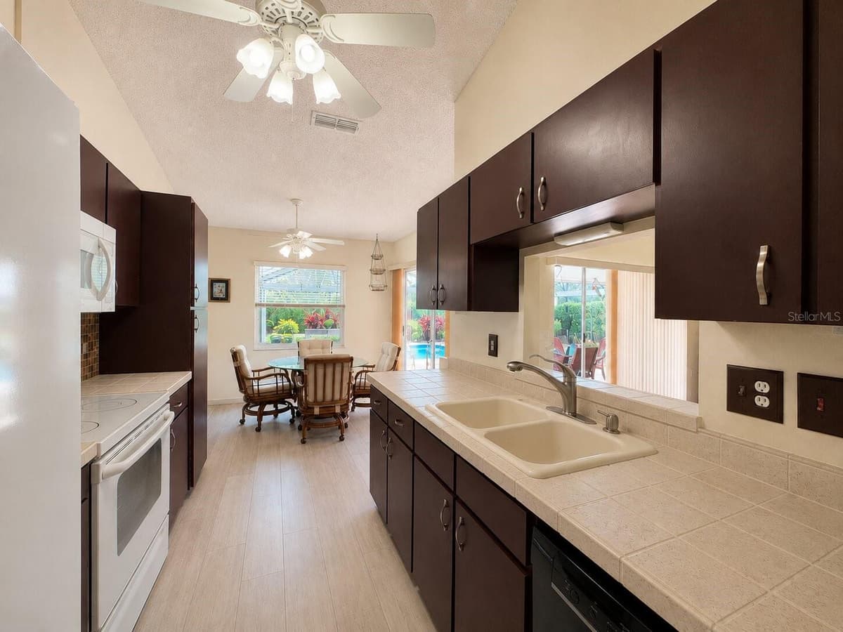 5908 GARDEN LAKES MAJESTIC — photo 6 of 42