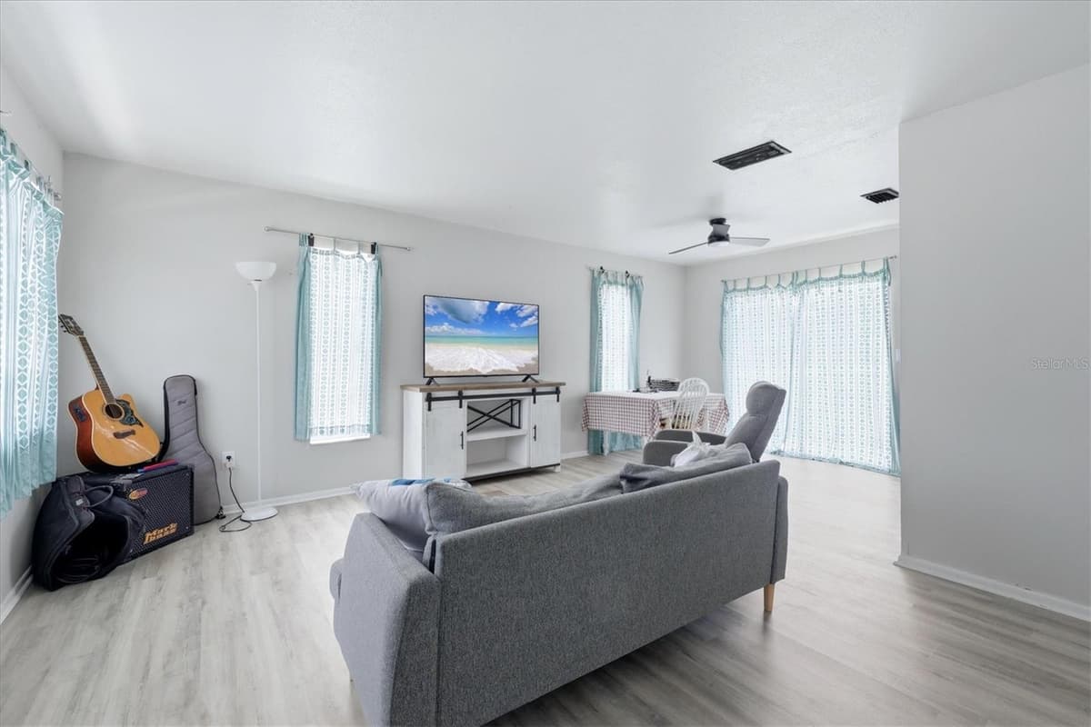 1805 MARBETH STREET — photo 3 of 18