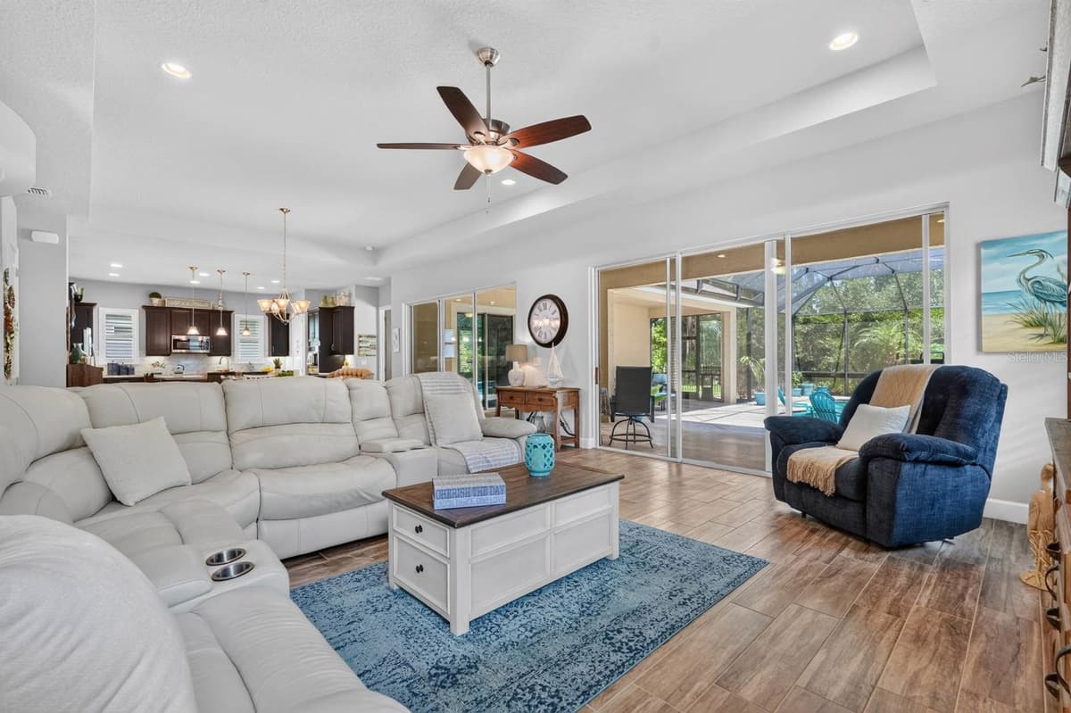 910 CREEKWOOD DRIVE — photo 9 of 66