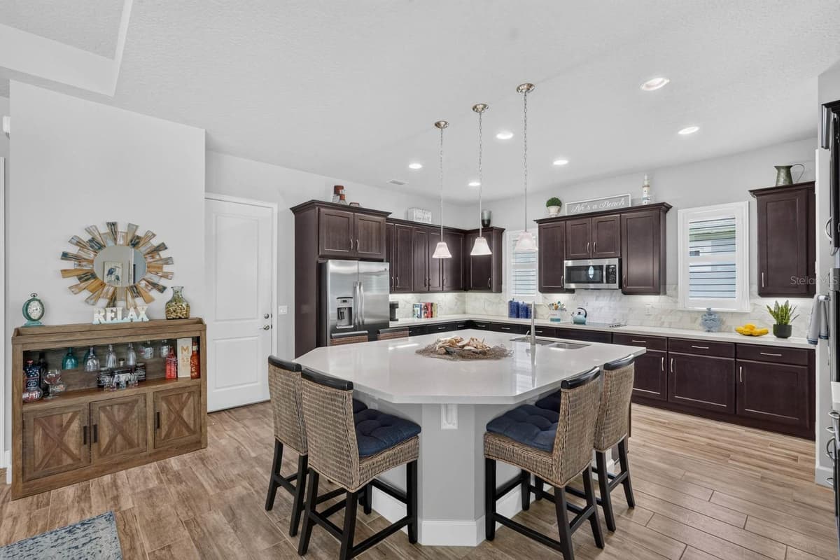 910 CREEKWOOD DRIVE — photo 14 of 66