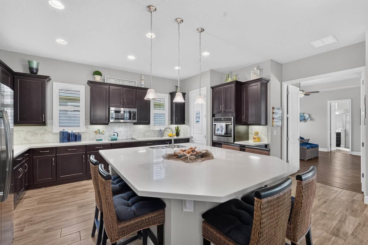 910 CREEKWOOD DRIVE — photo 13 of 66