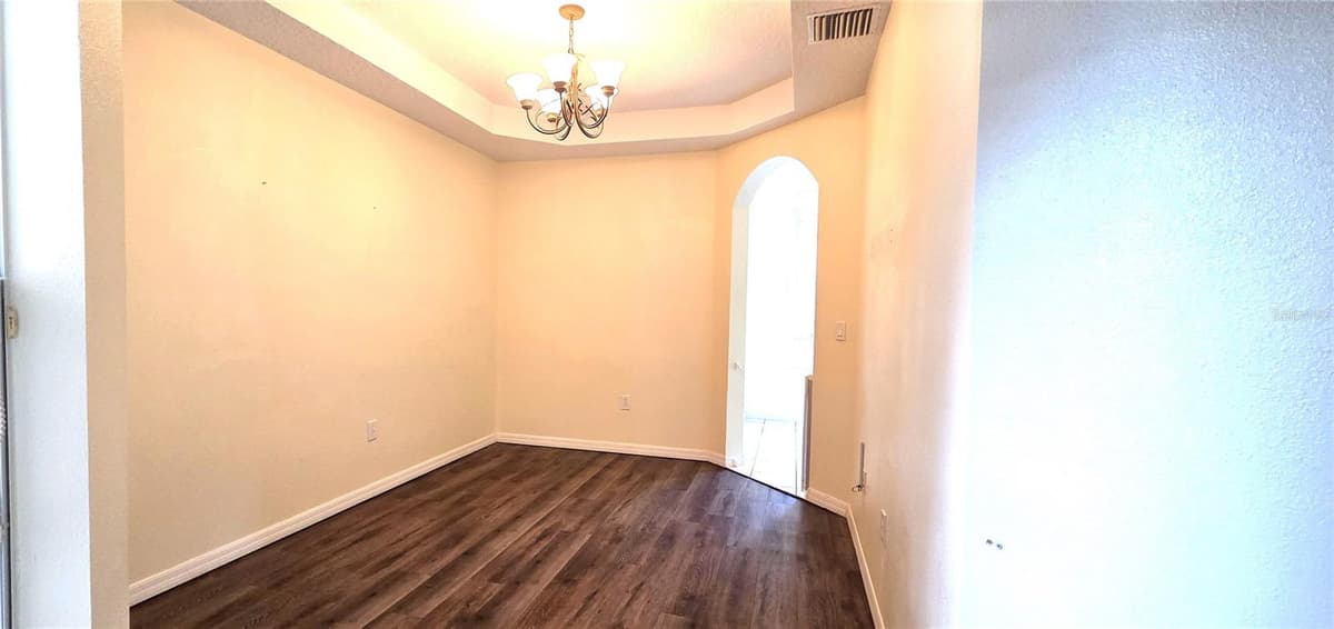 147 MINNIEHAHA CIRCLE — photo 6 of 47