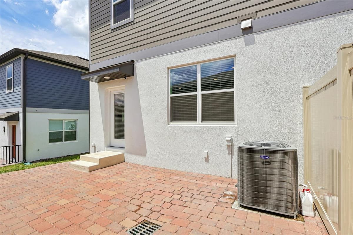 15877 TOLLINGTON ALLEY — photo 33 of 39