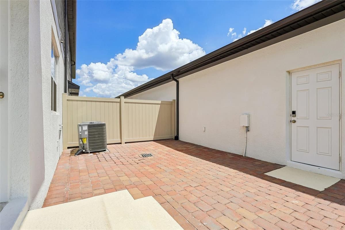 15877 TOLLINGTON ALLEY — photo 34 of 39