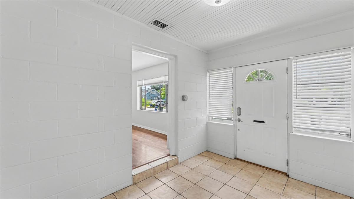 1032 PALMETTO STREET — photo 8 of 32